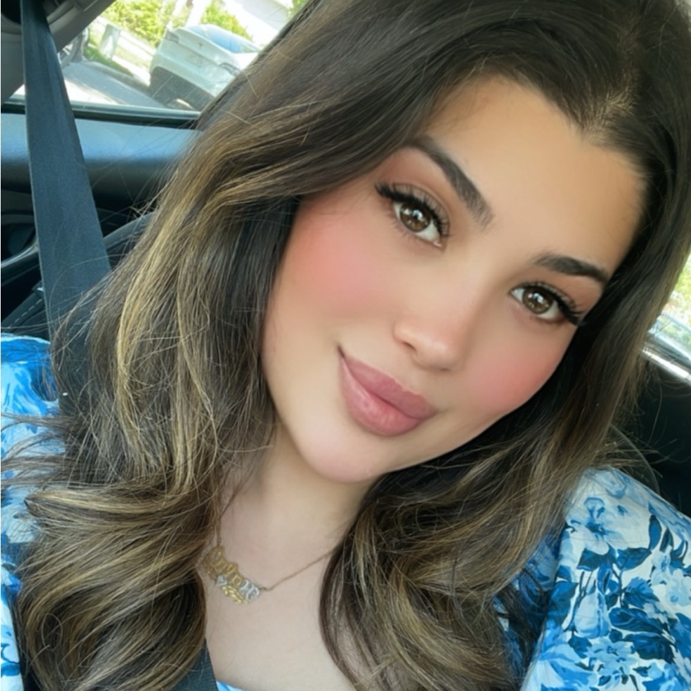 Meet your Posher, Halla